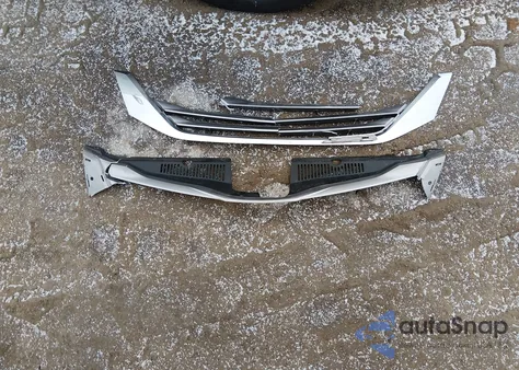 2016 Toyota Sienna Xle 8 Passenger z USA, uszkodzony, nr VIN 5TDYK3DC0GS765316